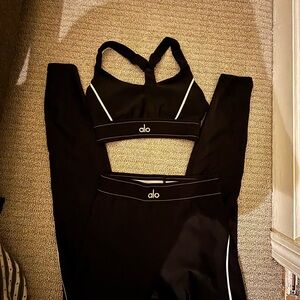 ALO Yoga Black and White Set